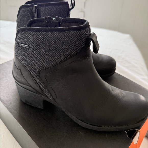 Merrell Women's Black Ankle Boots - Picture 3 of 7